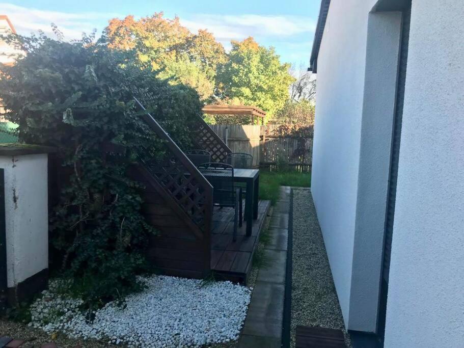 Bezauberndes Gaestehaus Mit Terrasse Nuremberg Luaran gambar